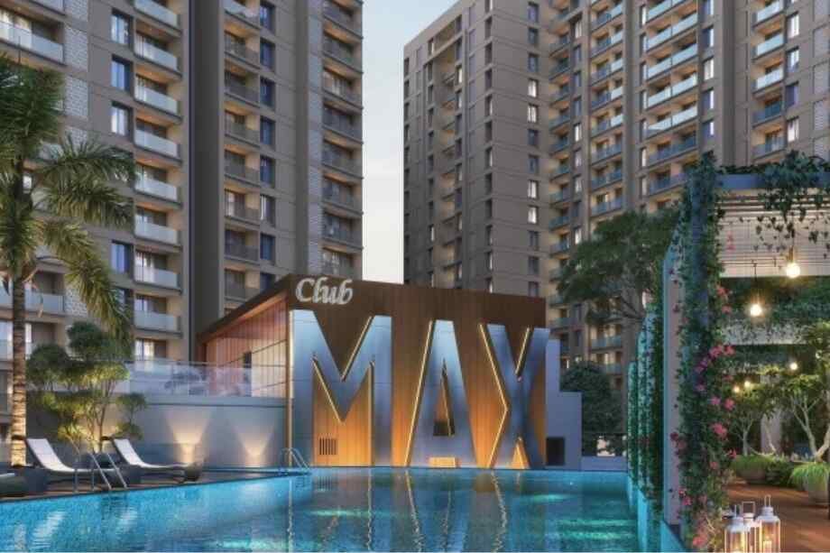 Basil-Maximus-swimming-pool