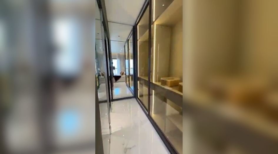 Miracle-Imperio-Towers-Internal-Gallery-Walking-wardrobe