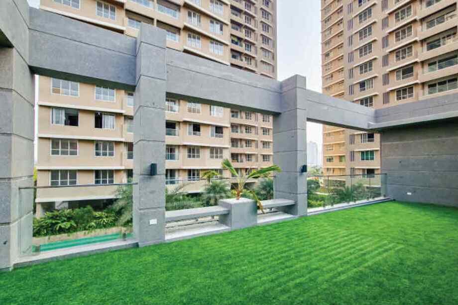 Kalpataru-Radiance-central-lawn-Goregoan-west